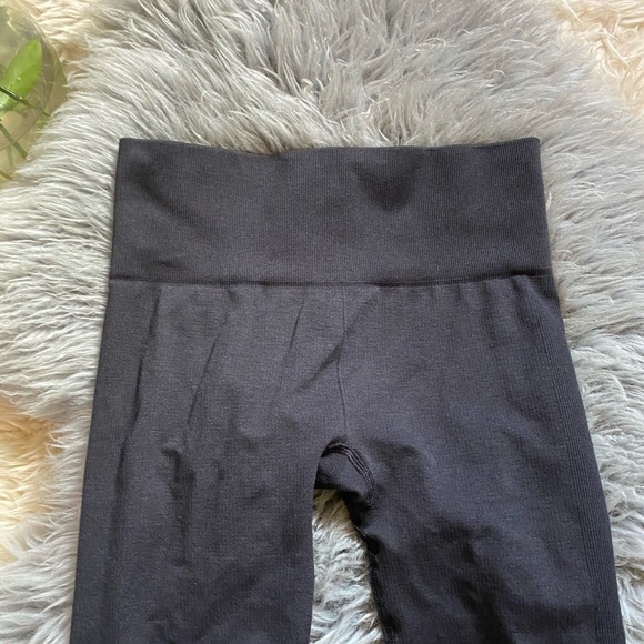 Lululemon Seamless Cropped Leggings - Picture 4 of 13